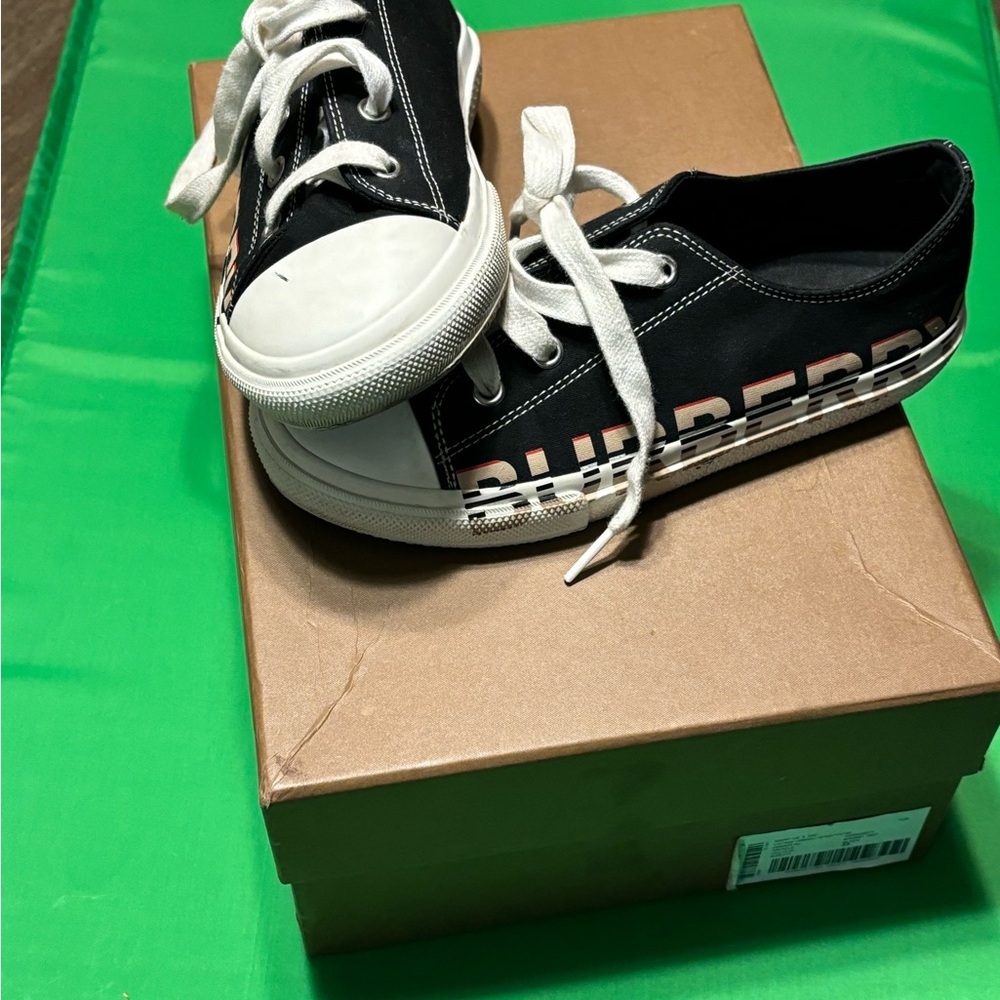 Boys/Girls Burberry shoes